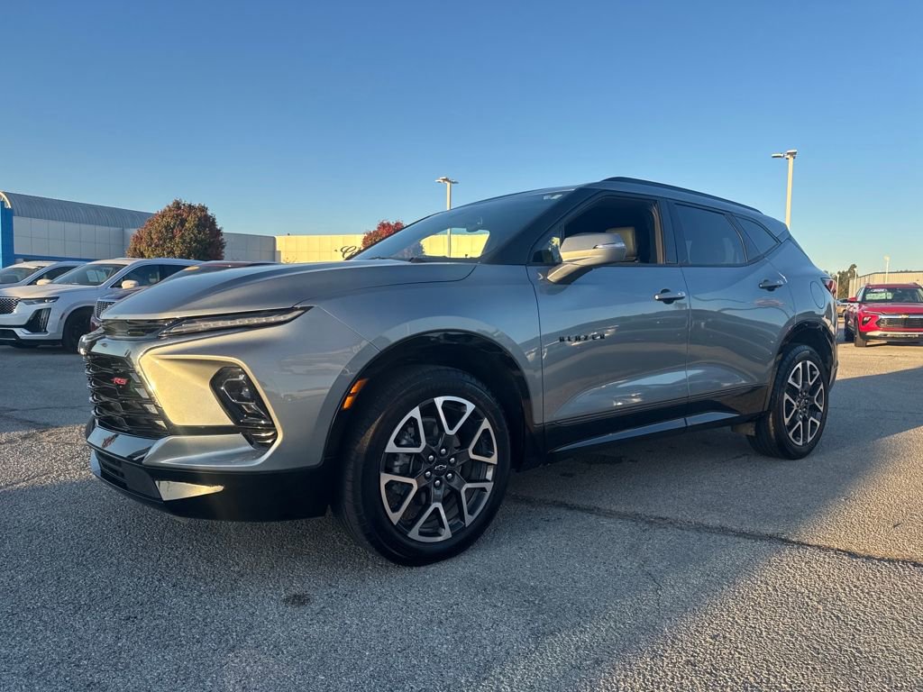 Used 2025 Chevrolet Blazer RS image 1