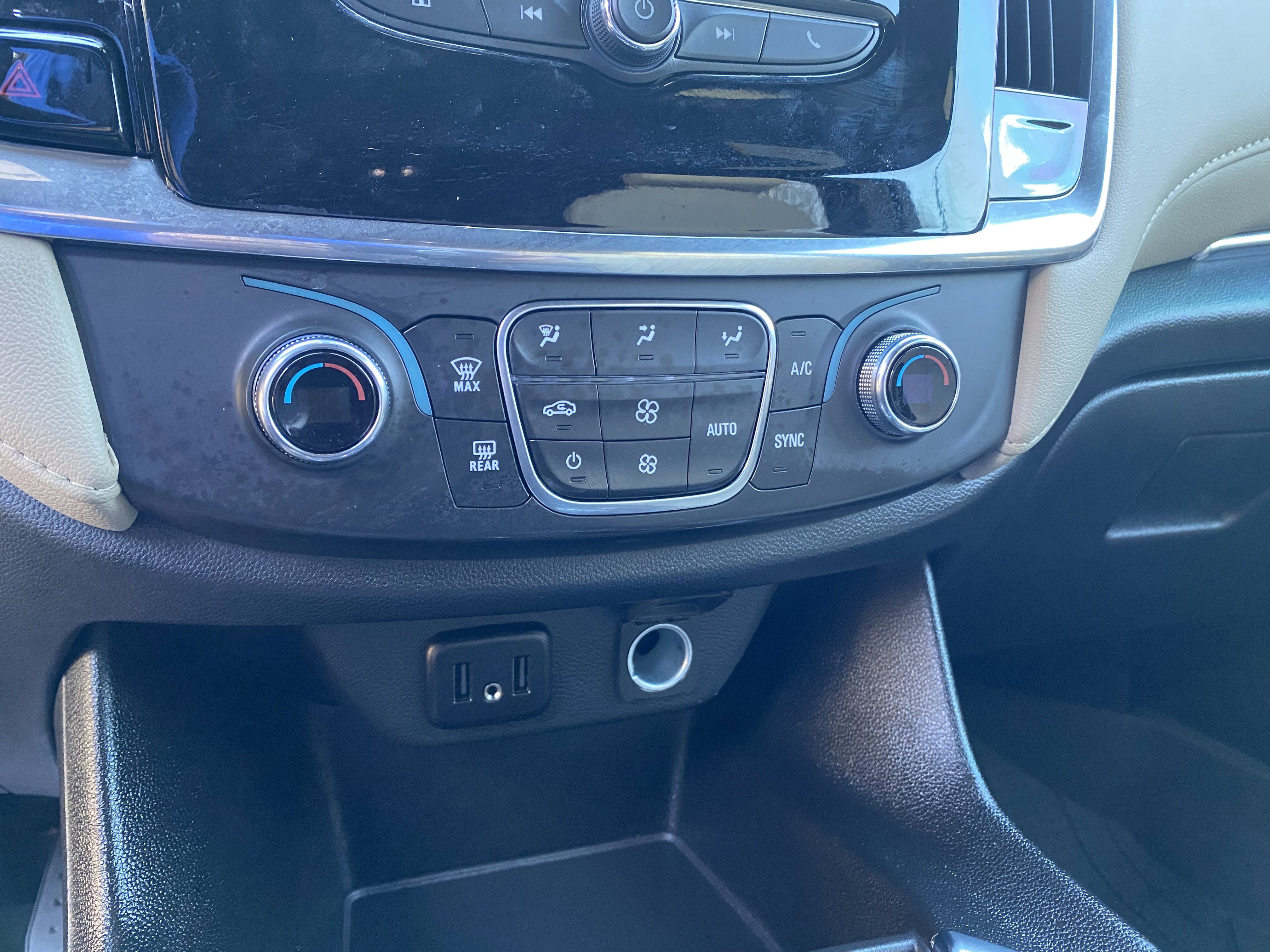 Used 2023 Chevrolet Traverse LS image 29