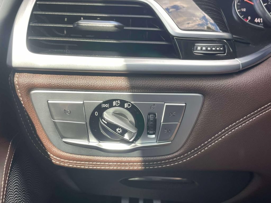 Used 2019 BMW 750i xDrive w/ Autobahn Package AWD/4WD image 21