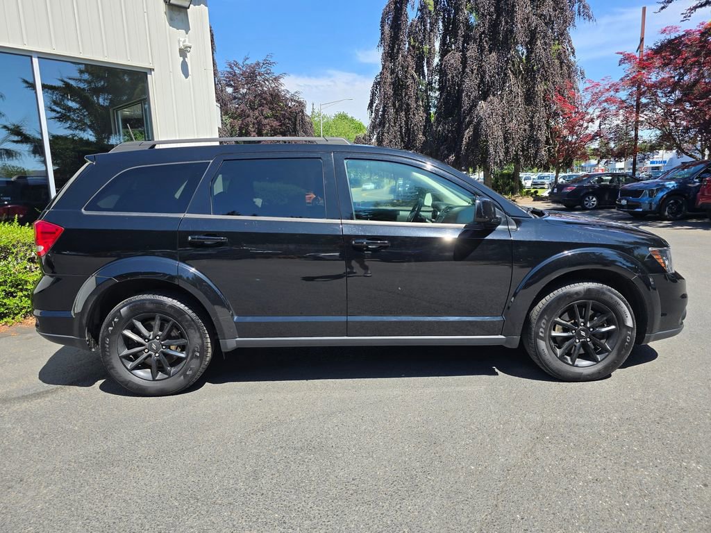 Used 2019 Dodge Journey SE FWD image 3