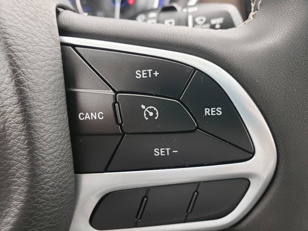 Certified 2023 Chrysler Voyager LX FWD image 21