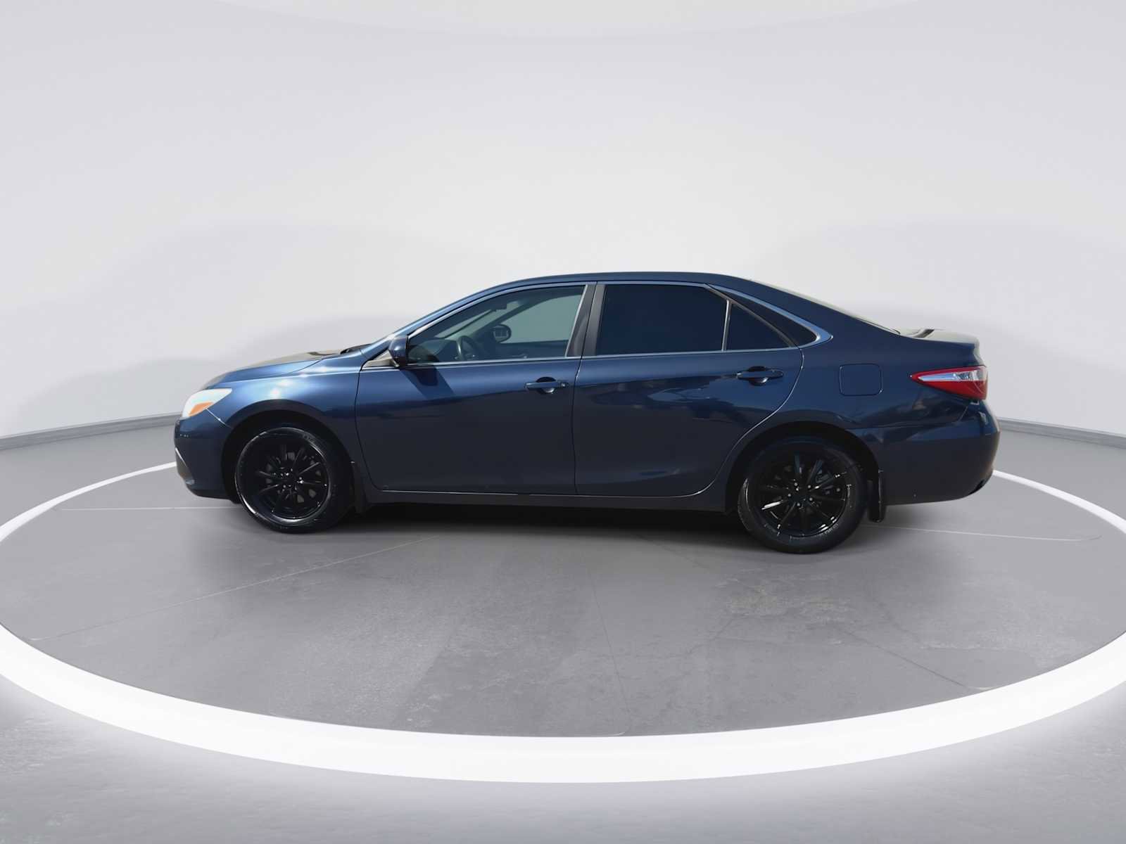 Used 2015 Toyota Camry LE image 5