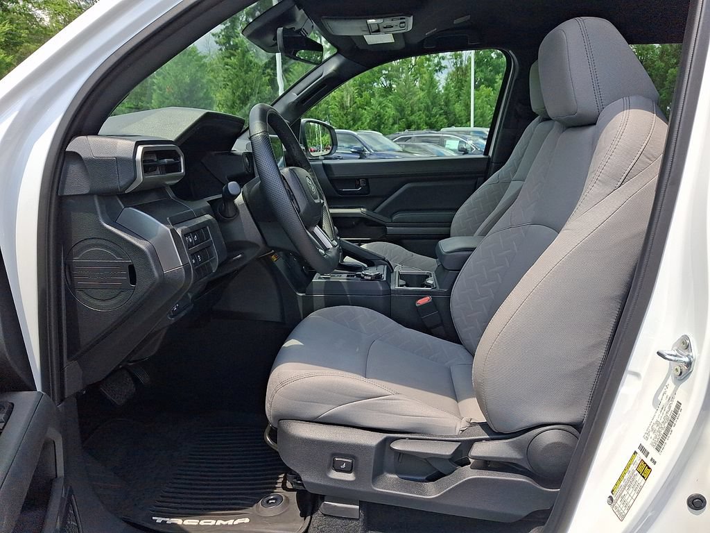 Certified 2024 Toyota Tacoma SR5 AWD/4WD image 13