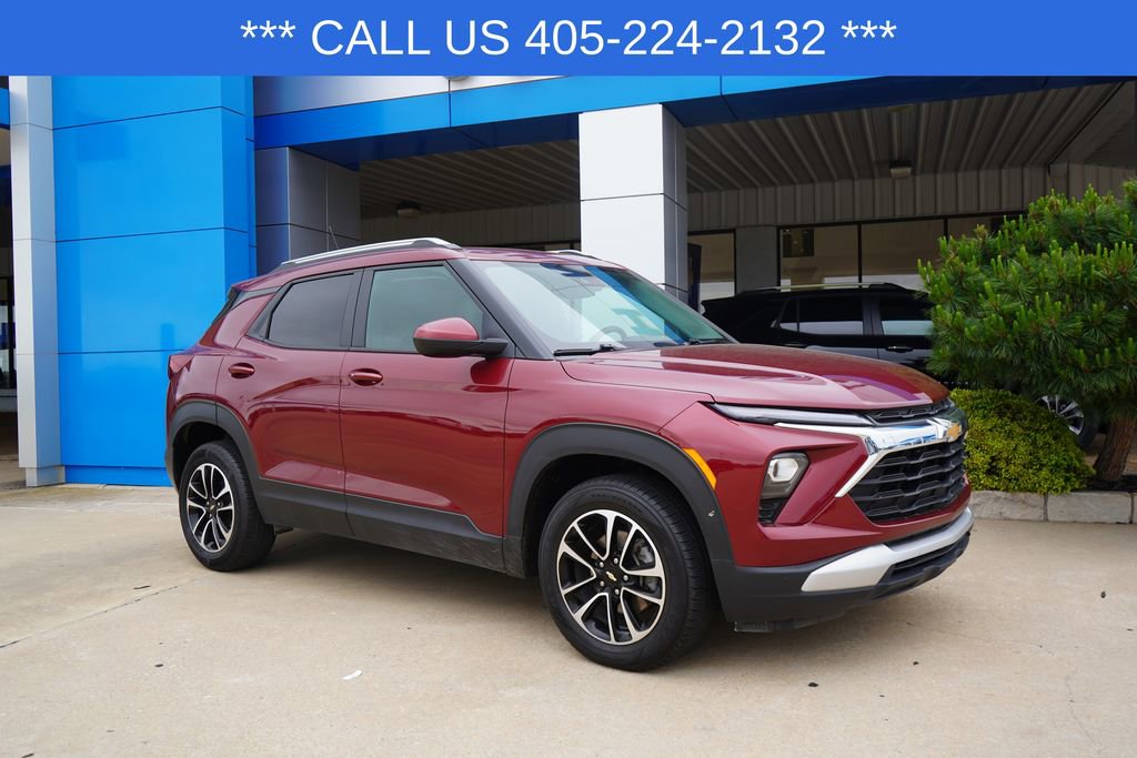 Used 2025 Chevrolet TrailBlazer LT image 2