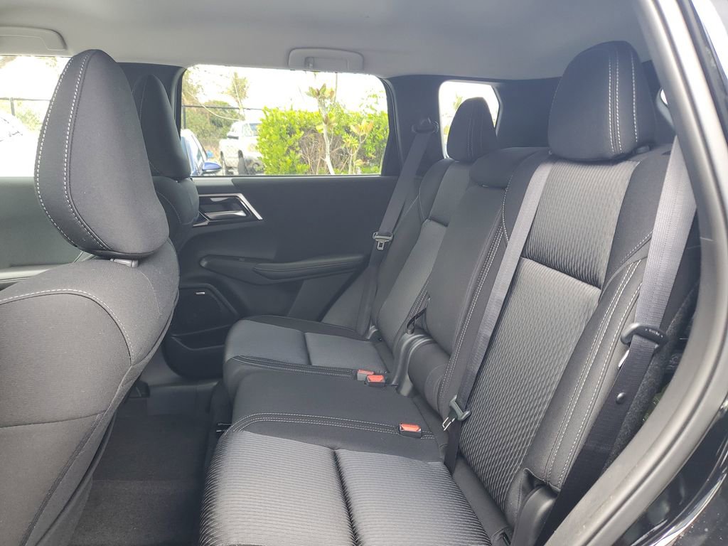 New 2026 Mitsubishi Outlander ES image 12