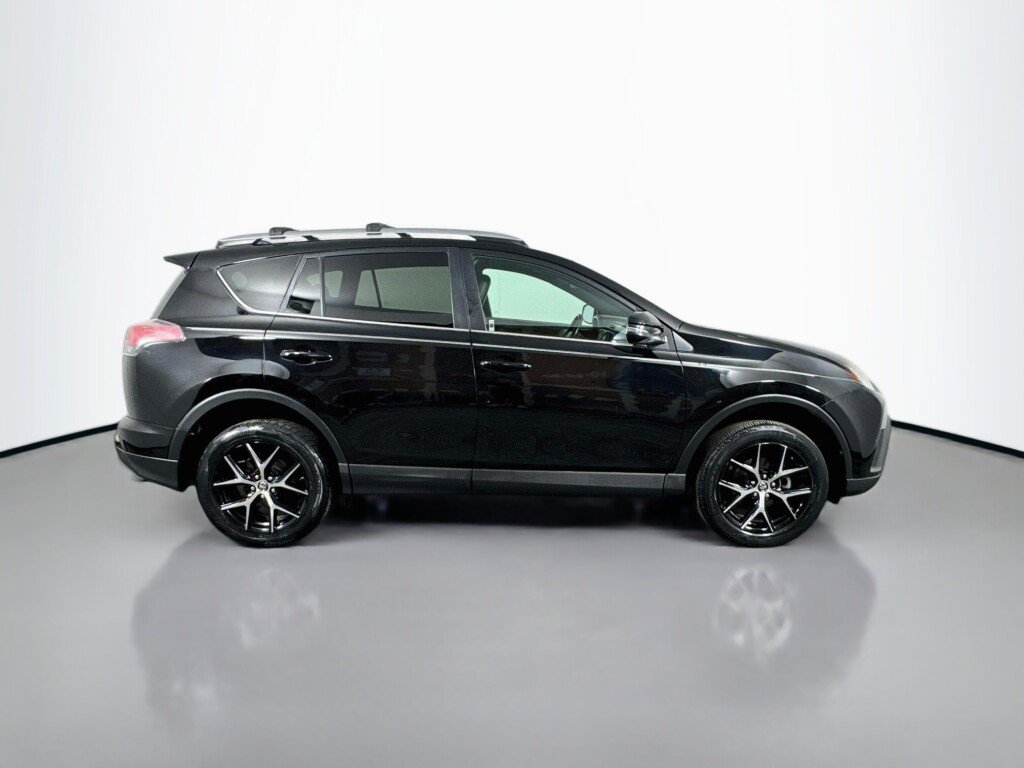 Used 2017 Toyota RAV4 SE AWD/4WD image 6