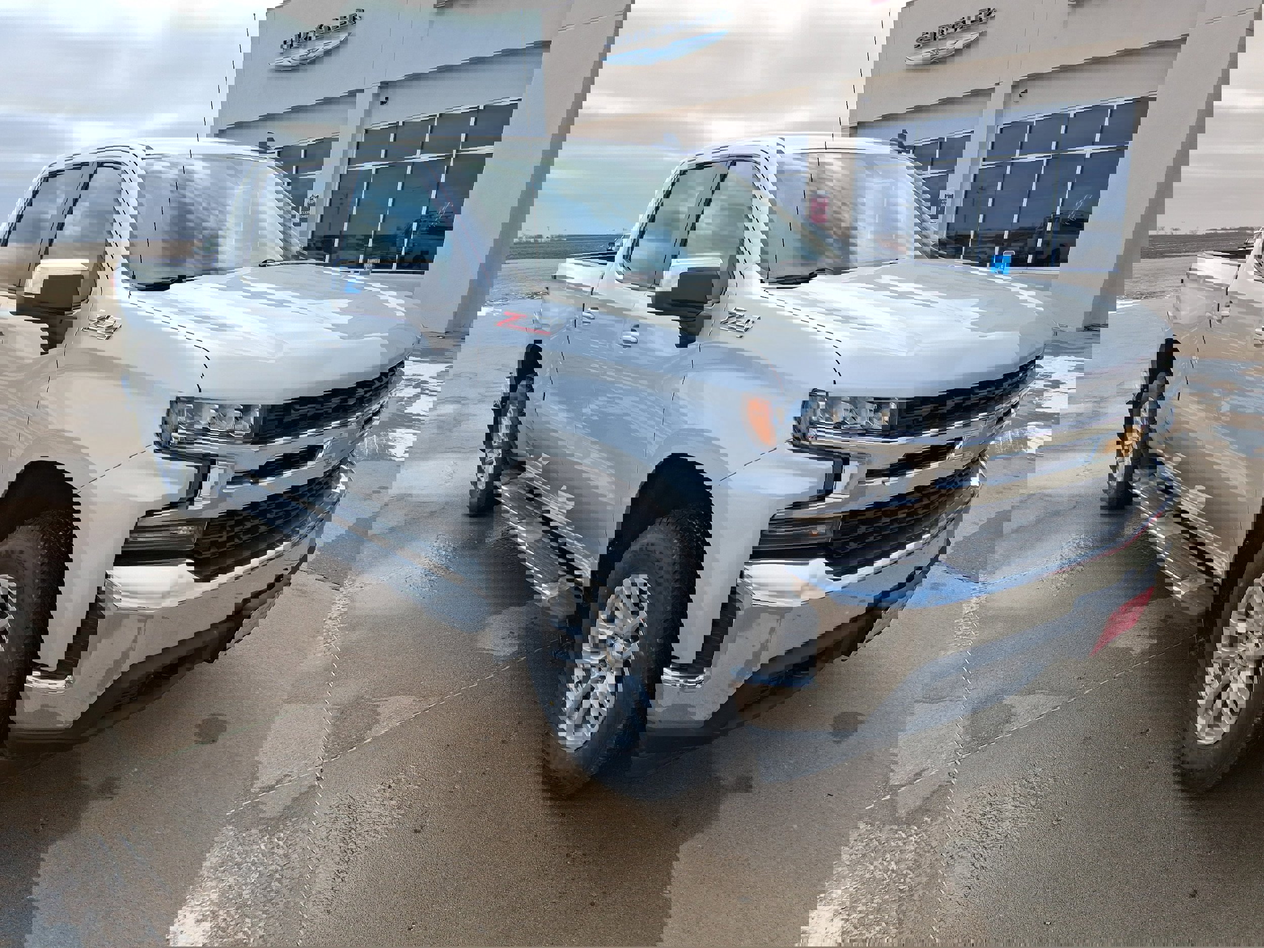Used 2021 Chevrolet Silverado 1500 LT image 2