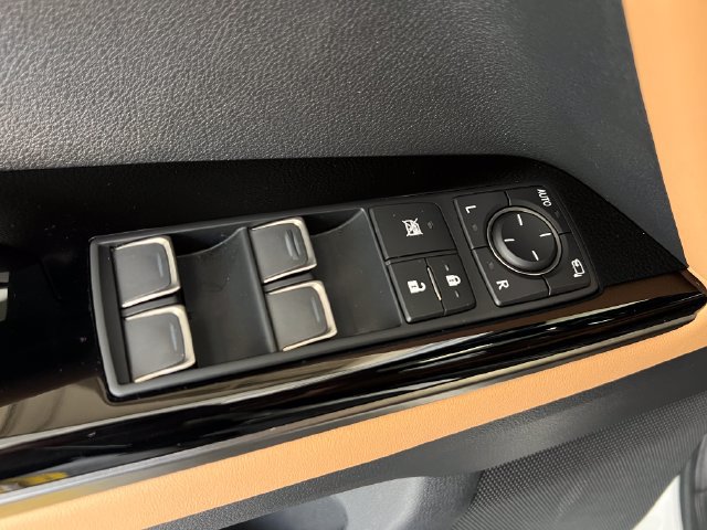 Used 2023 Lexus LX 600 4WD w/ Appearance Package image 33