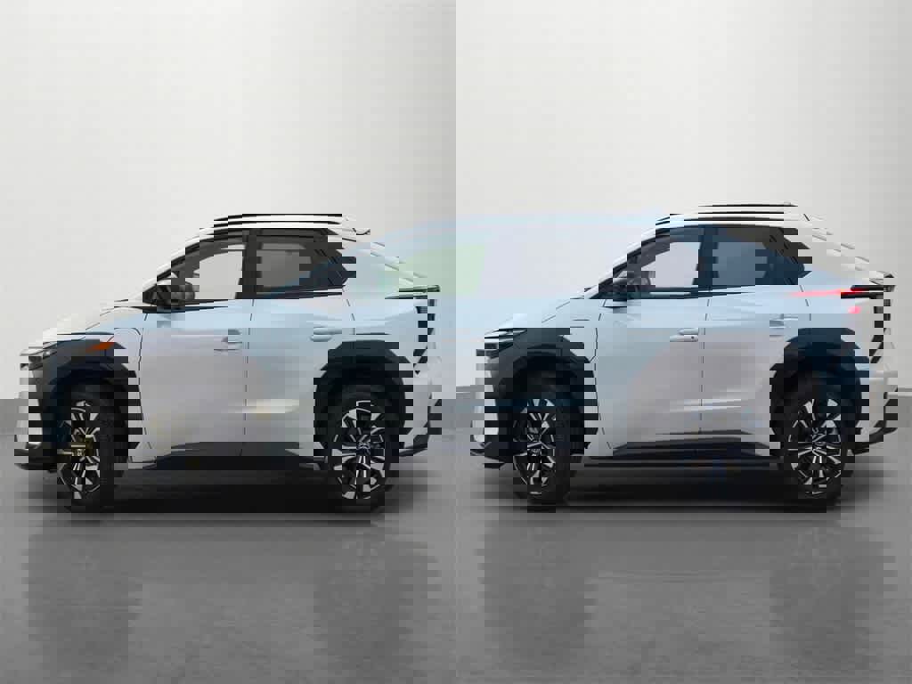 Used 2025 Toyota bZ4X XLE image 3
