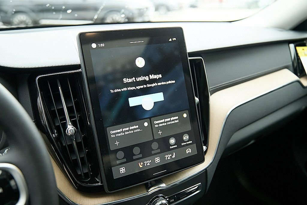 New 2026 Volvo XC60 B5 Ultra w/ Climate Package image 16