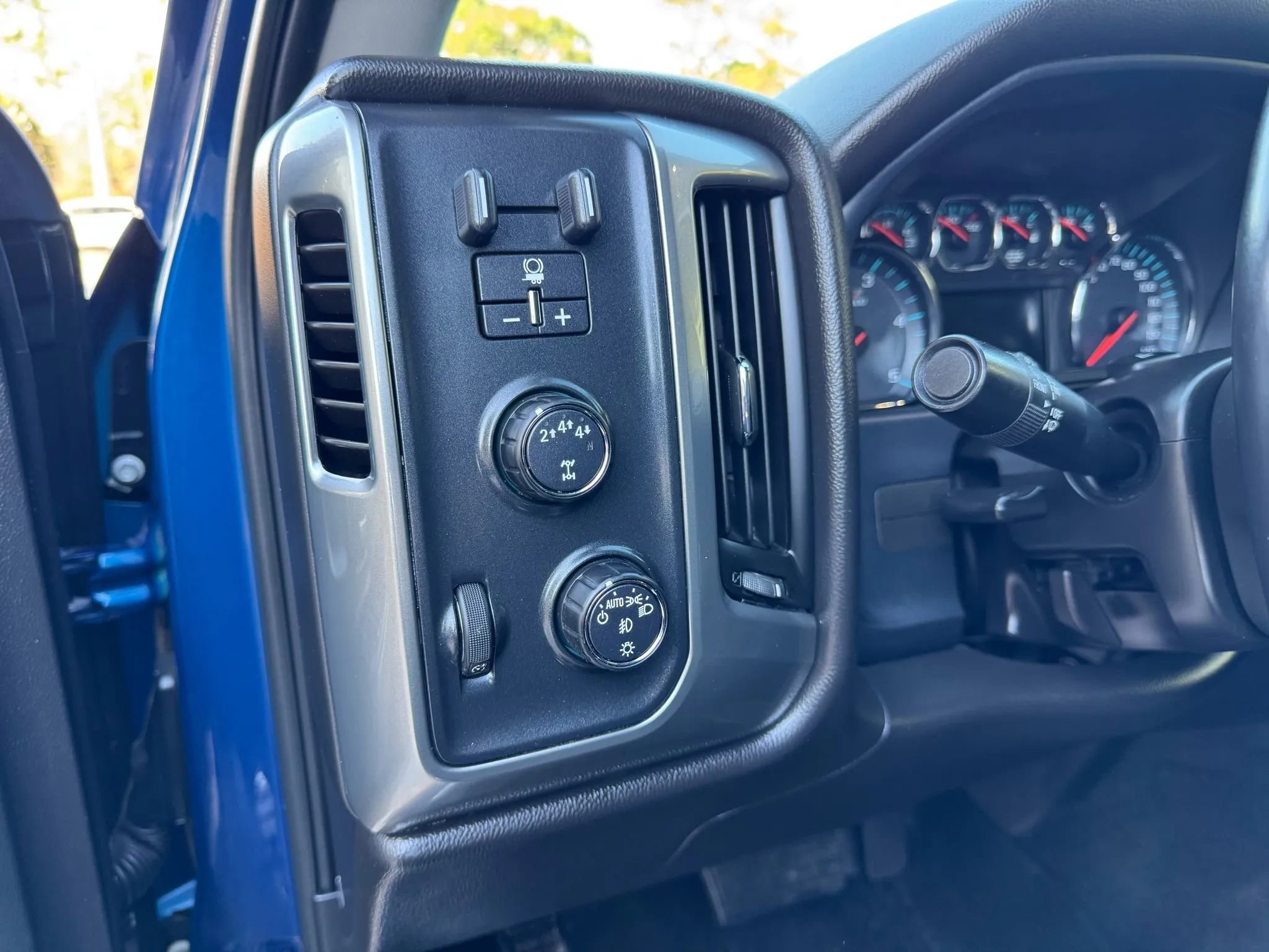 Used 2018 Chevrolet Silverado 2500 LT w/ LT Convenience Package AWD/4WD image 14