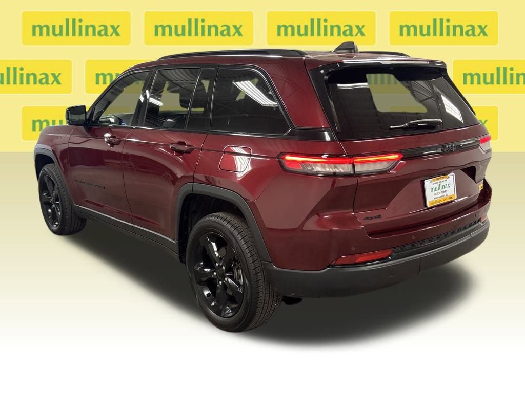 Used 2023 Jeep Grand Cherokee Altitude image 15