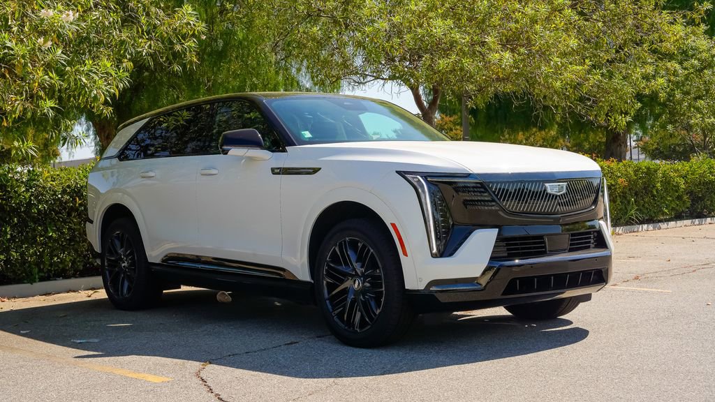 New 2025 Cadillac Escalade IQ Sport 2 w/ LPO, ONYX Package image 6