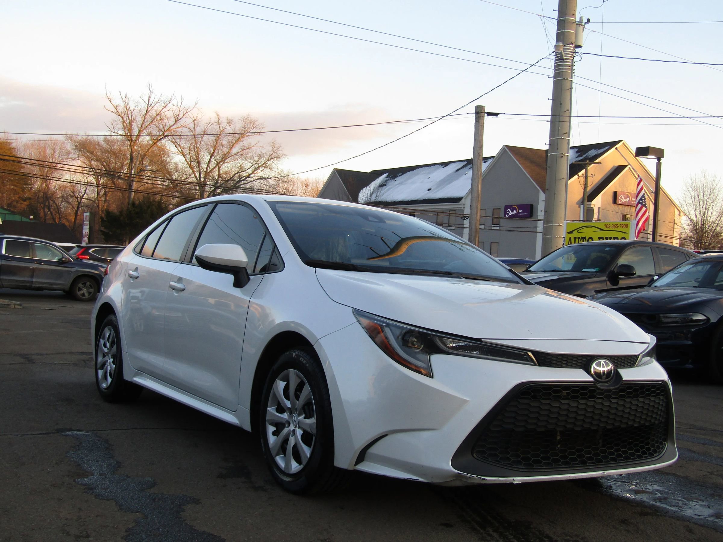 Used 2022 Toyota Corolla LE image 1