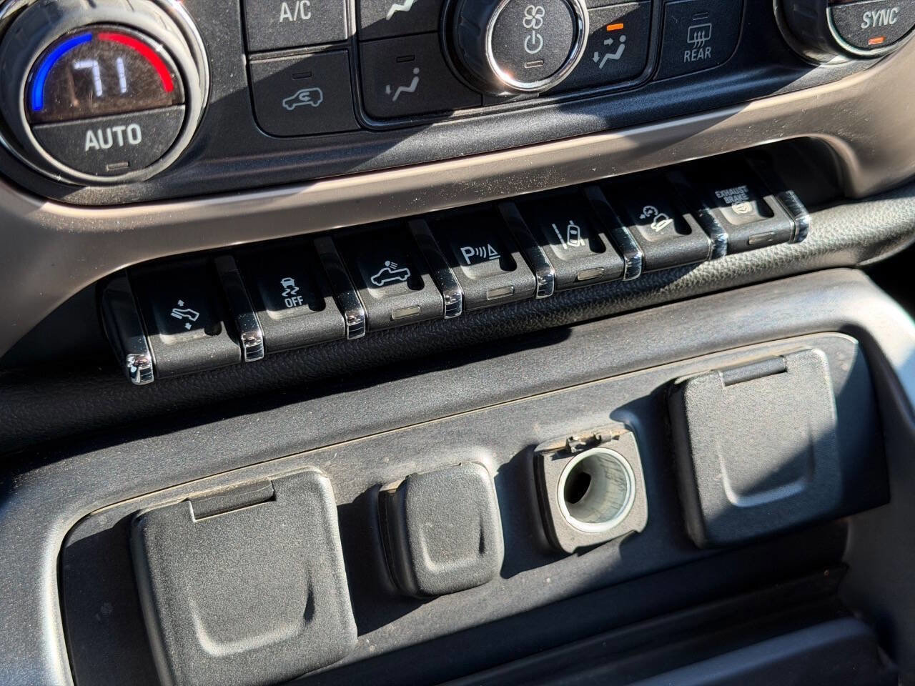 Used 2016 GMC Sierra 2500 Denali w/ Duramax Plus Package AWD/4WD image 29