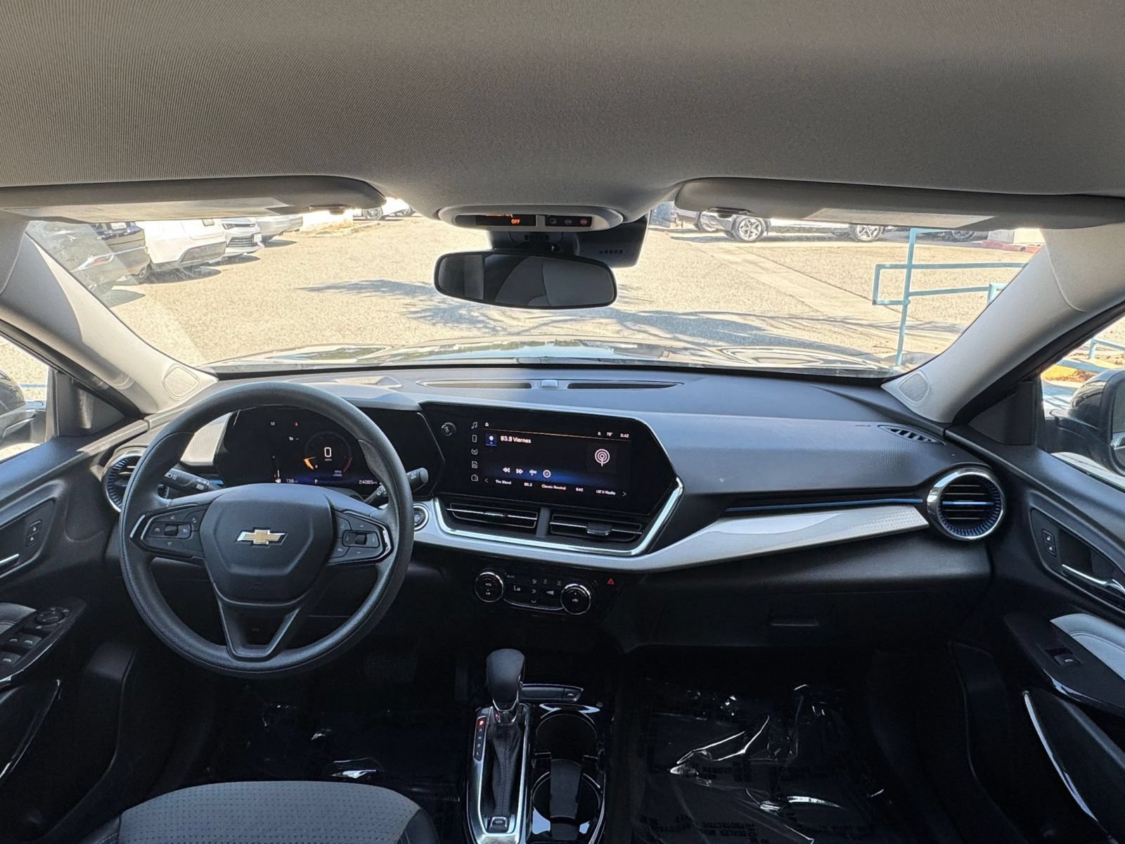Used 2025 Chevrolet Trax LT FWD image 32