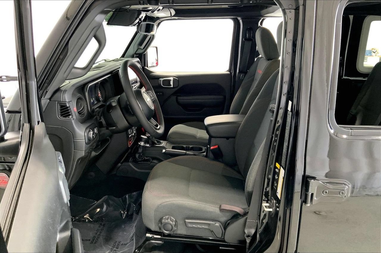 Used 2024 Jeep Wrangler Unlimited Rubicon w/ Convenience Group AWD/4WD image 18