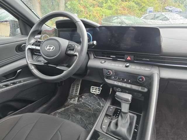 Certified 2025 Hyundai Elantra SEL FWD image 11