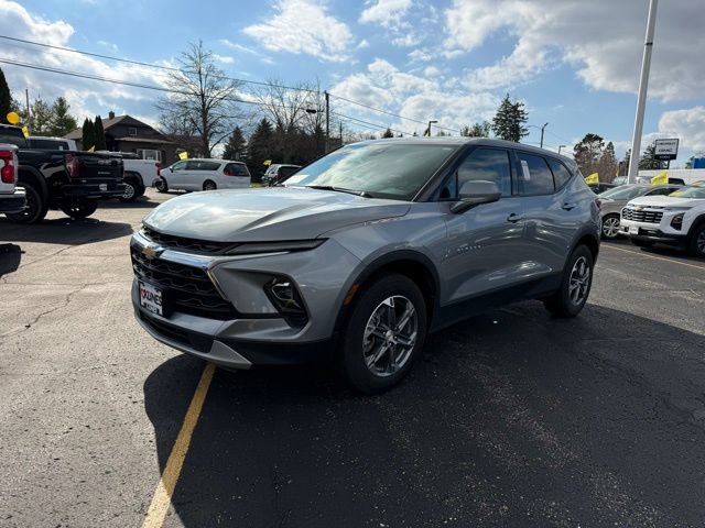 Used 2025 Chevrolet Blazer LT FWD image 11