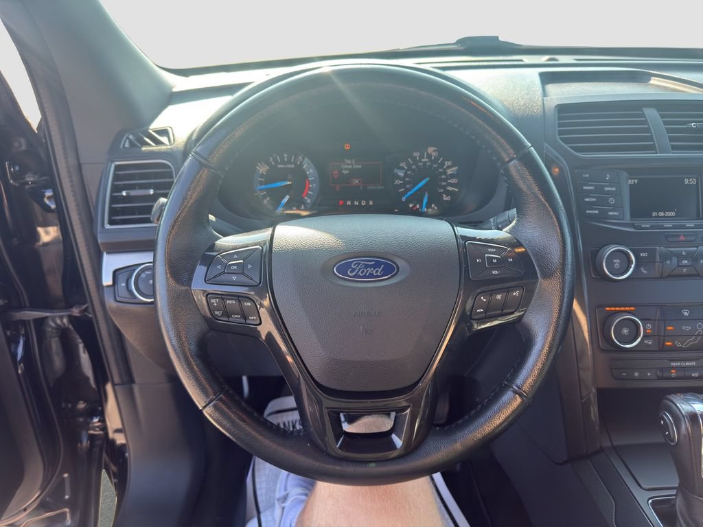Used 2018 Ford Explorer XLT AWD/4WD image 10