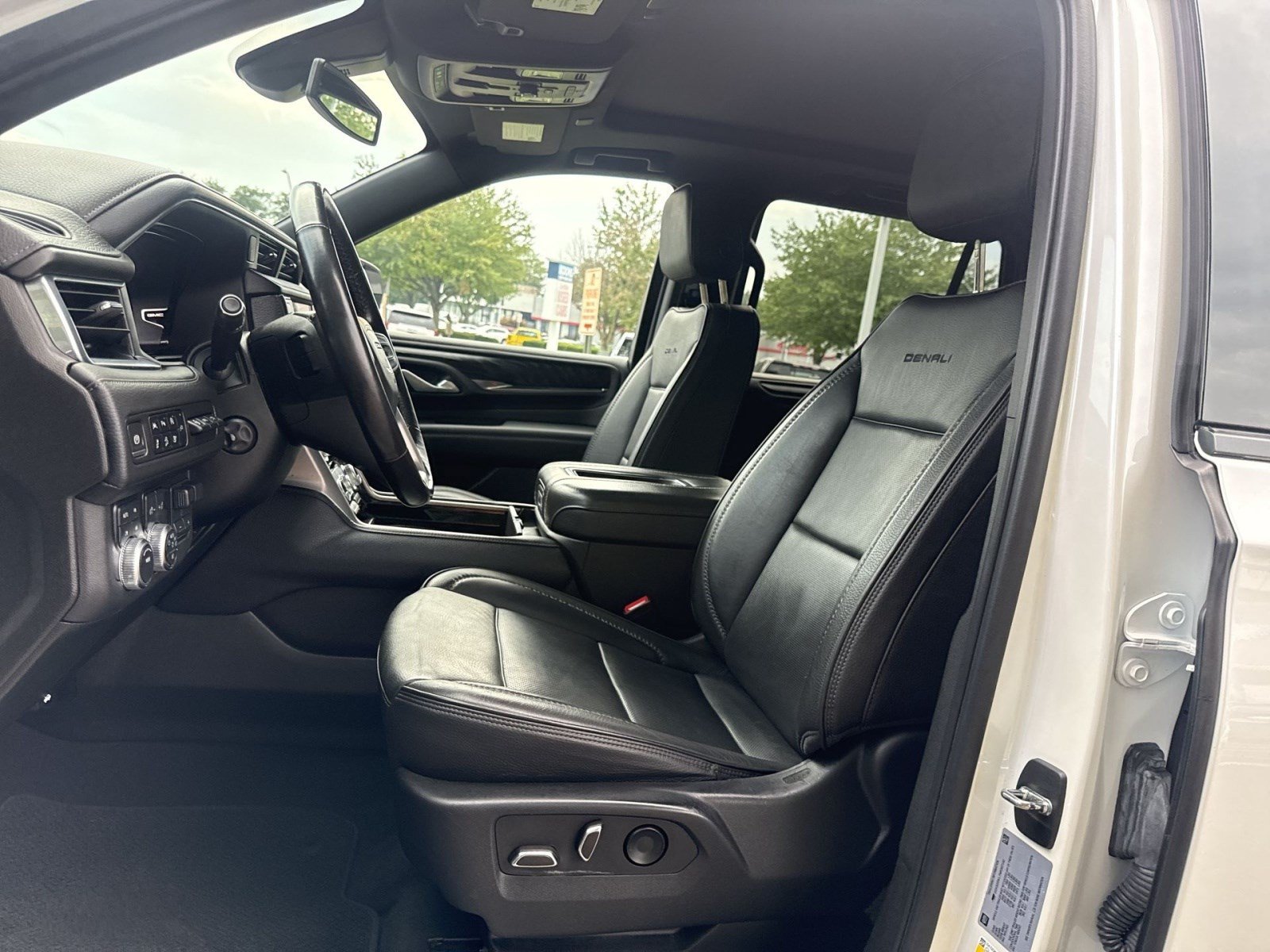 Used 2022 GMC Yukon Denali w/ Max Trailering Package AWD/4WD image 13