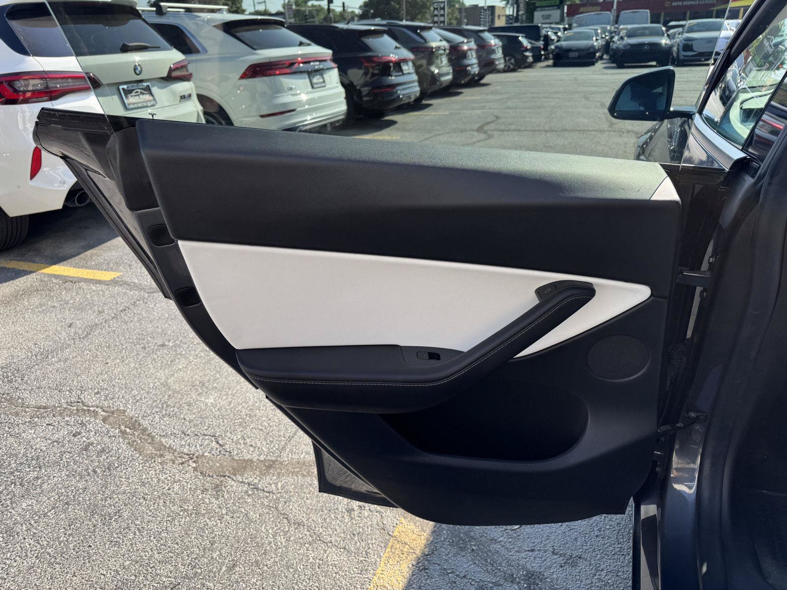 Used 2021 Tesla Model Y Long Range AWD/4WD image 30