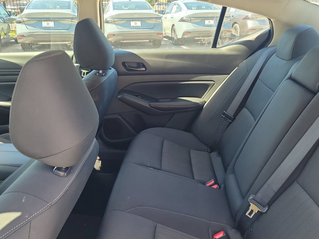 Used 2025 Nissan Altima 2.5 SV FWD image 8