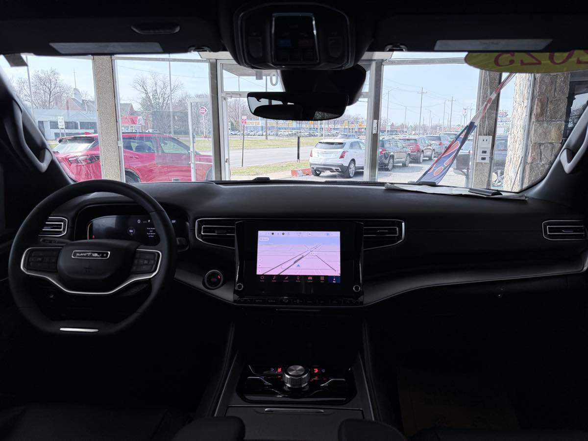 Used 2025 Jeep Wagoneer L Series III w/ Premium Group I AWD/4WD image 47