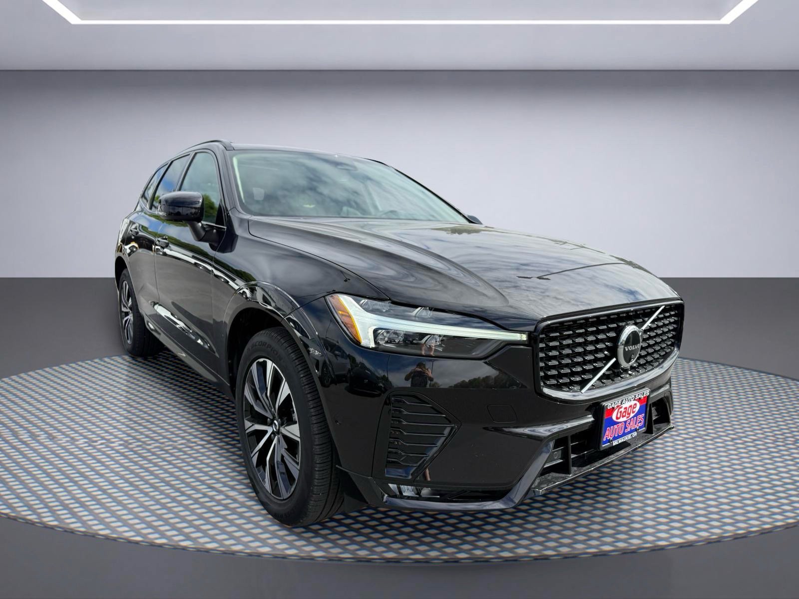 Used 2024 Volvo XC60 B5 Plus AWD/4WD image 10