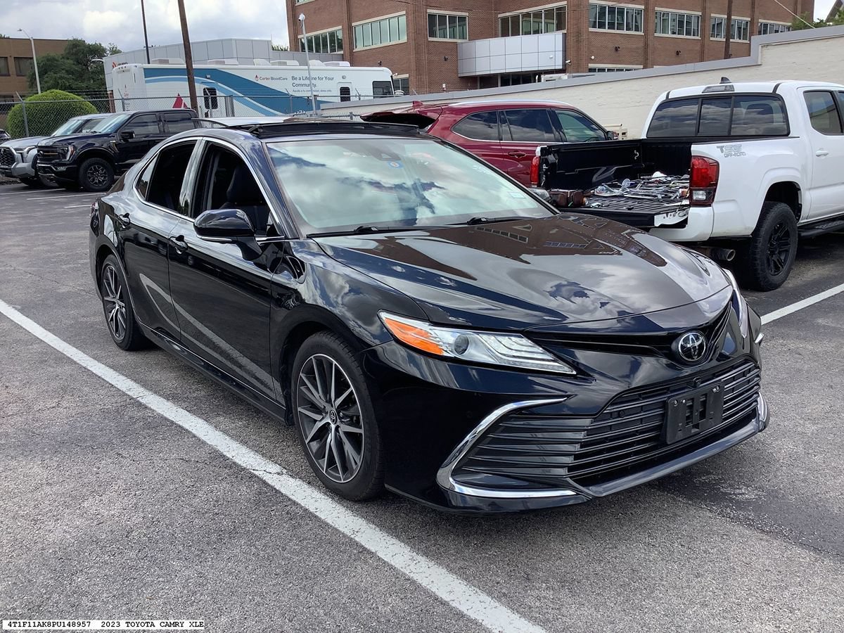 Used 2023 Toyota Camry XLE w/ Navigation Package FWD image 3