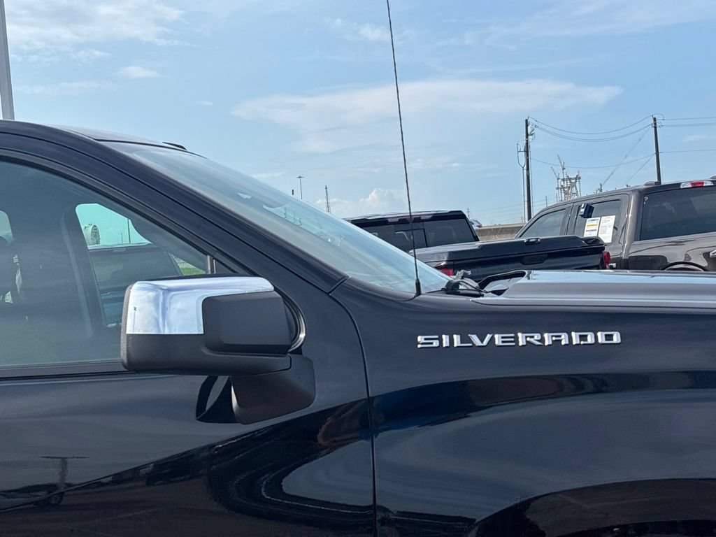 Used 2025 Chevrolet Silverado 1500 LT RWD image 9