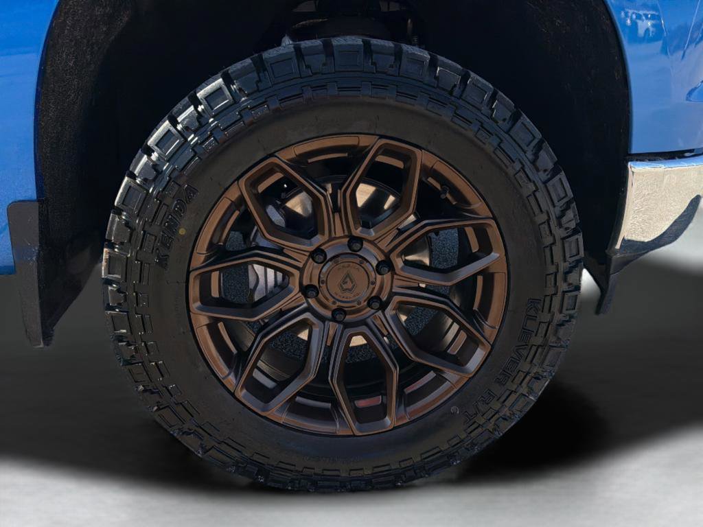 Used 2025 Chevrolet Silverado 1500 LT image 7