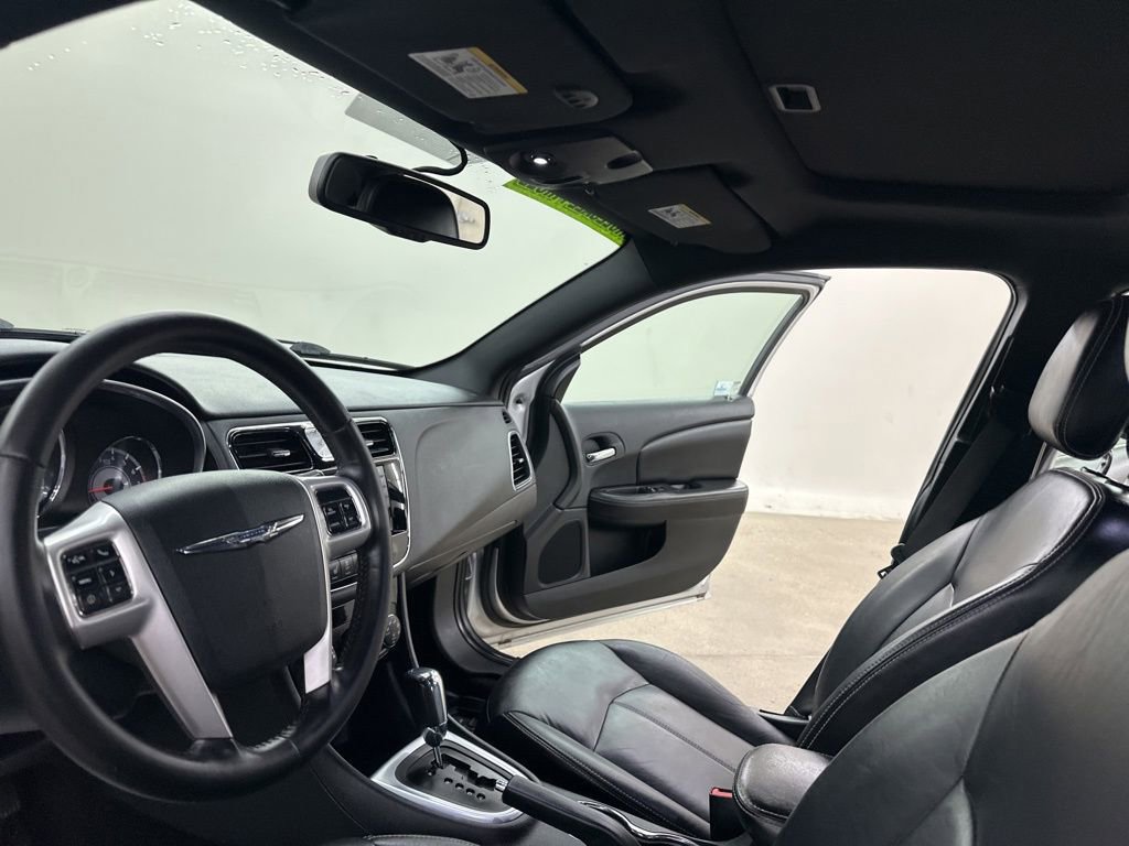 Used 2011 Chrysler 200 Limited image 30