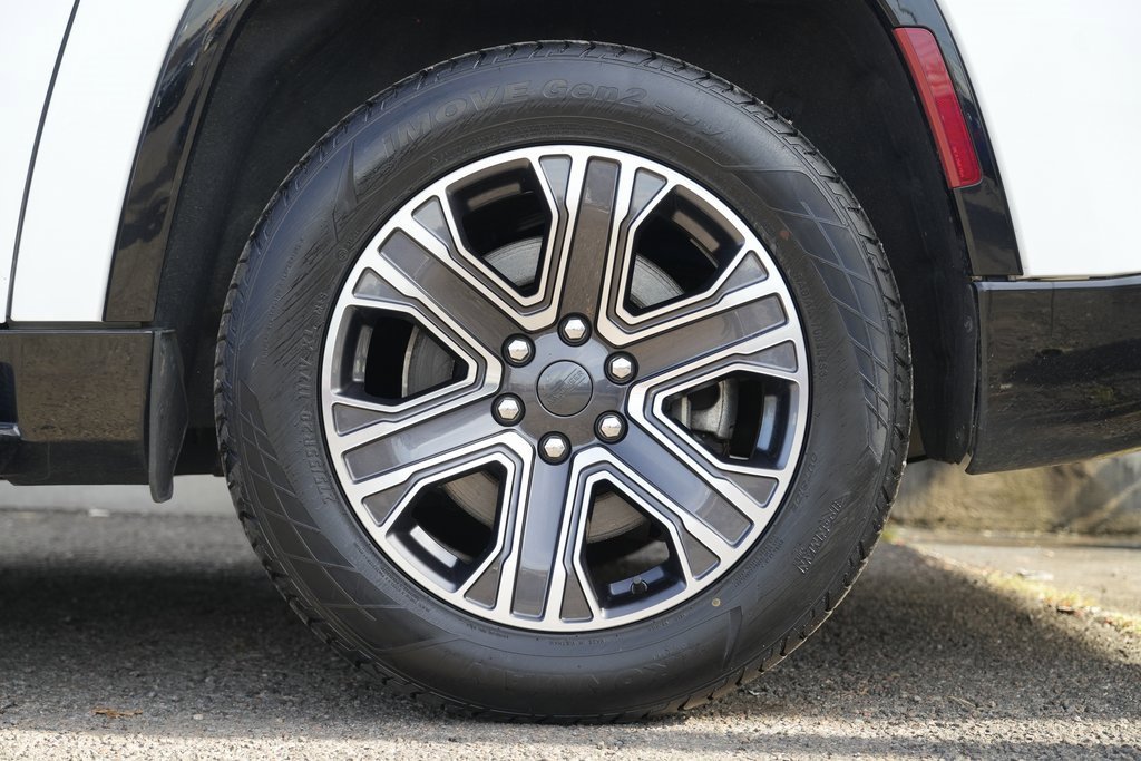 Used 2023 Jeep Wagoneer L Series II image 14