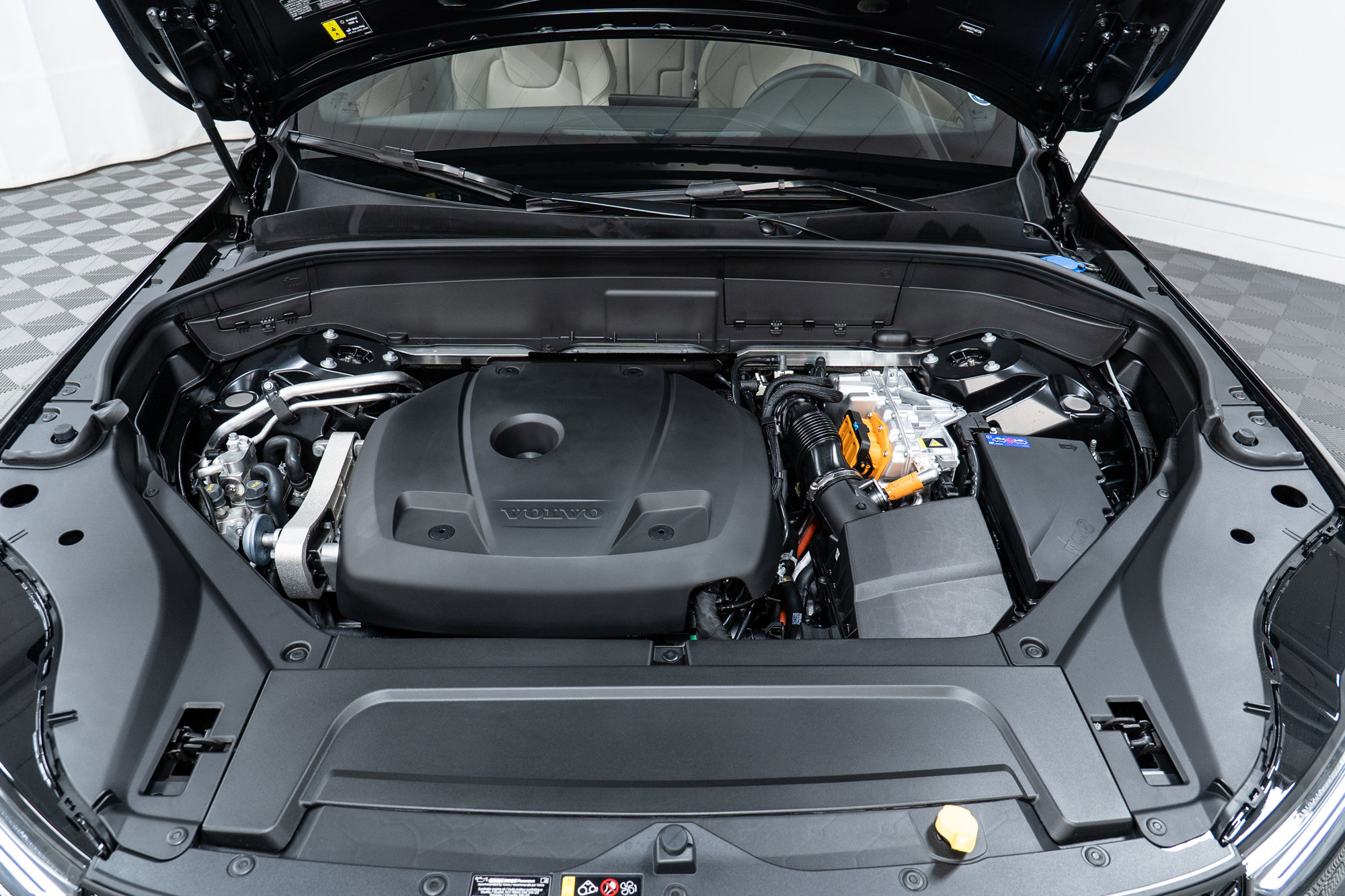 New 2026 Volvo XC90 T8 Plus w/ Protection Package Premier image 9