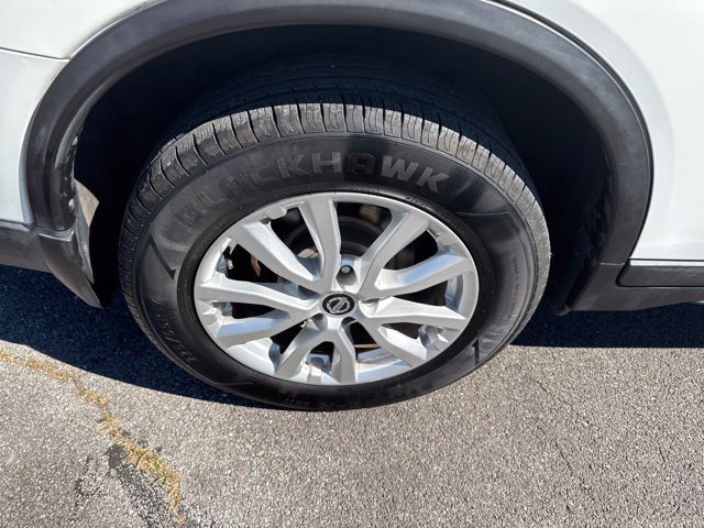 Used 2017 Nissan Rogue SV AWD/4WD image 9