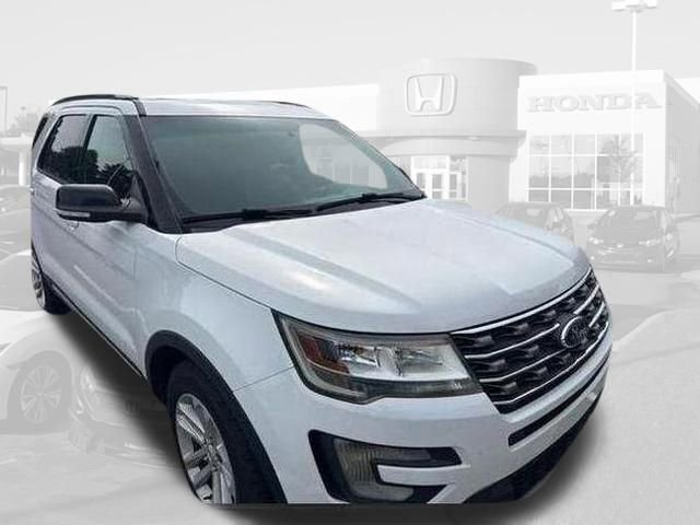 Used 2017 Ford Explorer XLT FWD image 8