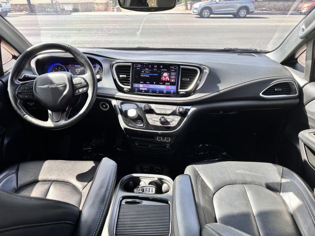 Used 2021 Chrysler Pacifica Touring-L w/ Uconnect Theater Family Group FWD image 20