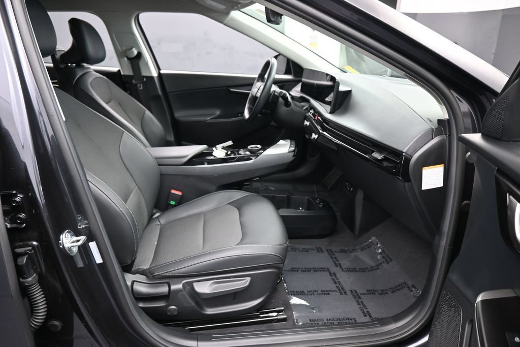 Used 2025 Kia EV6 Light RWD image 41