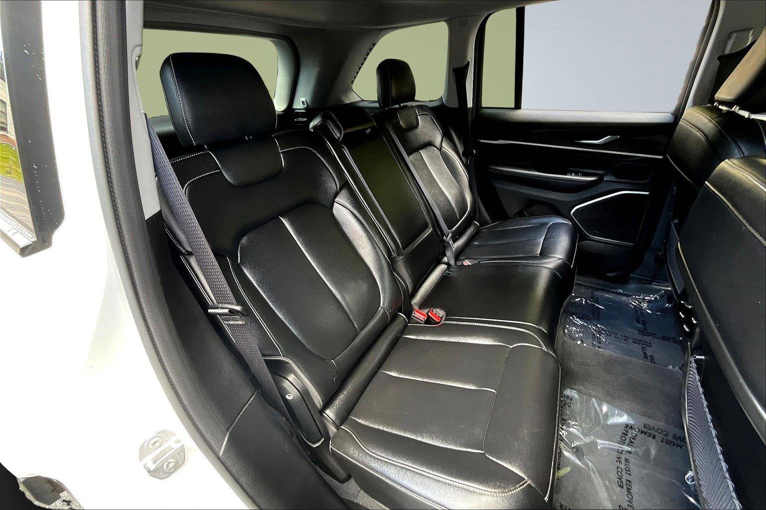 Used 2023 Jeep Grand Cherokee 4WD 4xe image 28