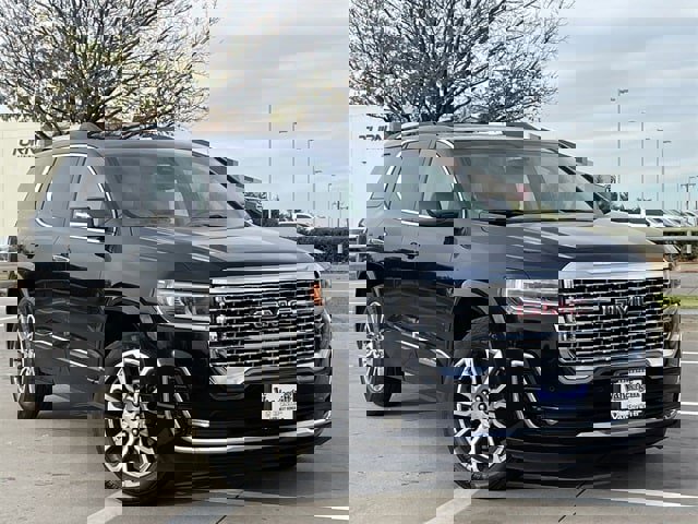 Used 2023 GMC Acadia Denali image 2