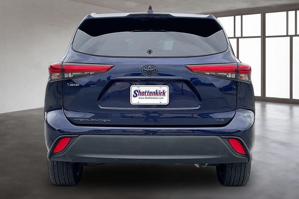 Used 2021 Toyota Highlander XLE FWD image 5