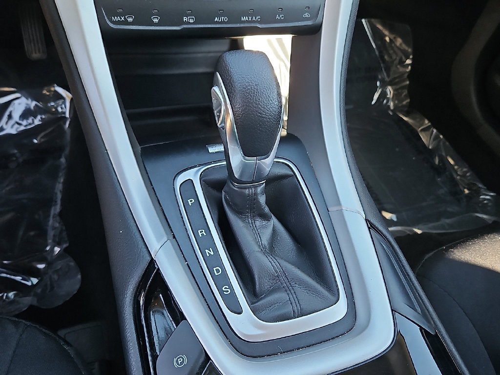Used 2015 Ford Fusion SE FWD image 16