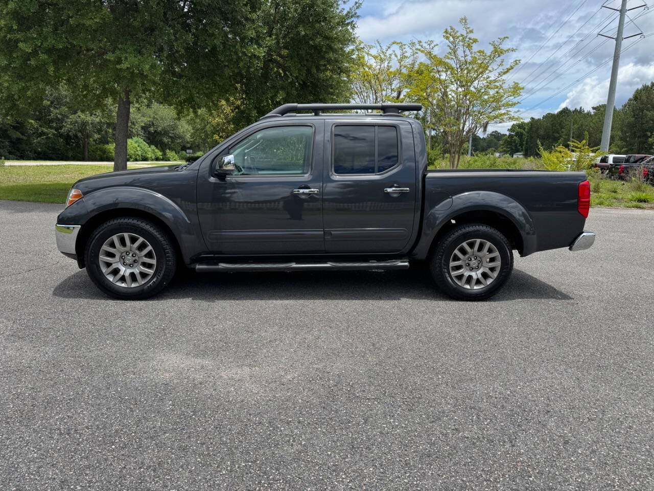 Used 2011 Nissan Frontier SL RWD image 3