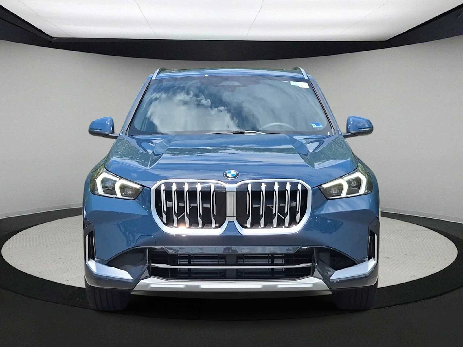 New 2027 BMW X1 xDrive28i AWD/4WD image 3