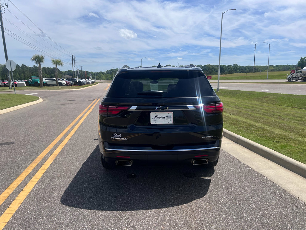 Used 2023 Chevrolet Traverse Premier w/ LPO, 'HIT The Road' Package FWD image 5