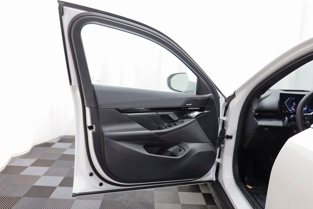 Used 2025 BMW 530i xDrive image 4