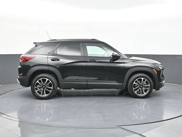 Used 2025 Chevrolet TrailBlazer LT AWD/4WD image 16