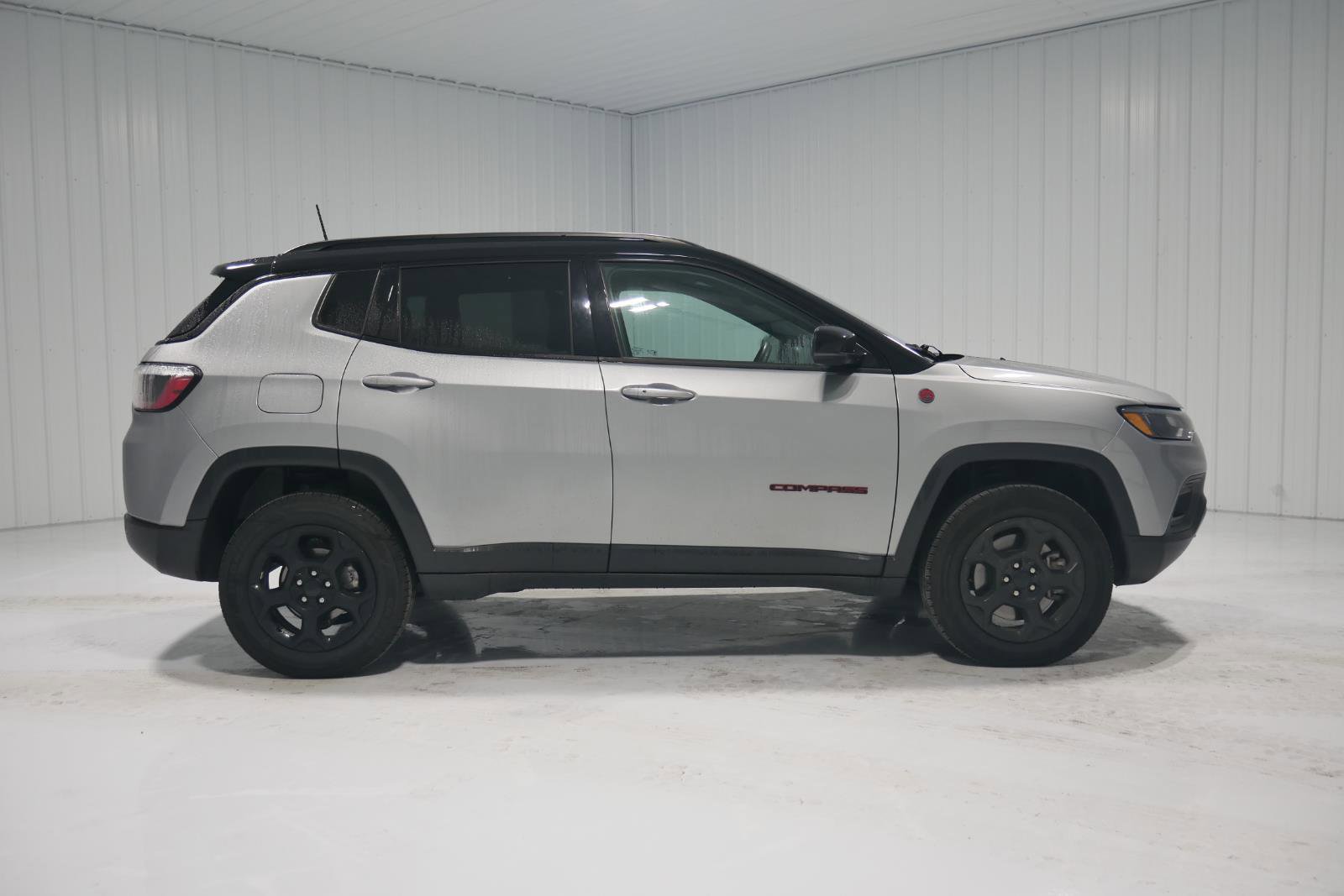 Used 2023 Jeep Compass Trailhawk image 4