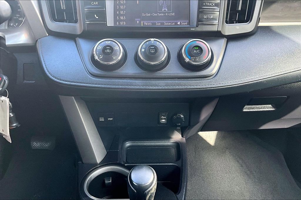 Used 2018 Toyota RAV4 LE image 41